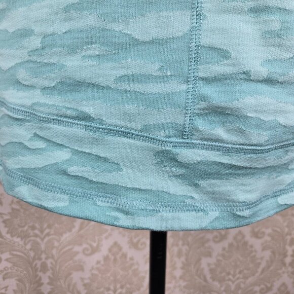 T By Talbots Sz Petite Medium Green Camo Pullover T-Shirt 3/4 Sleeve Round Neck - Picture 4 of 13